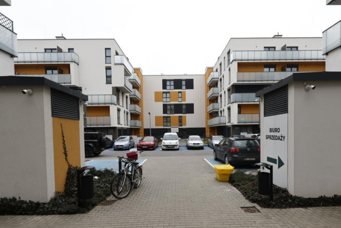 Warszawa, format: Deweloper postawił domy na Mleczarskiej. Cofnięto mu pozwolenie na budowę