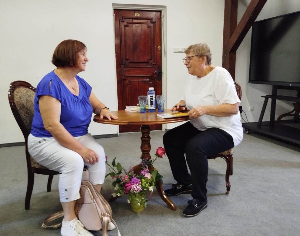 Uczestnicy wydarzenia mogli posłuchać o dotychczasowych dokonaniach literackich Renaty Chojeckiej