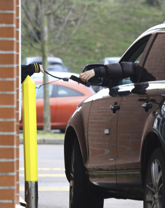 Marta Kaczyńska kupiła synowi obiad w fast foodzie