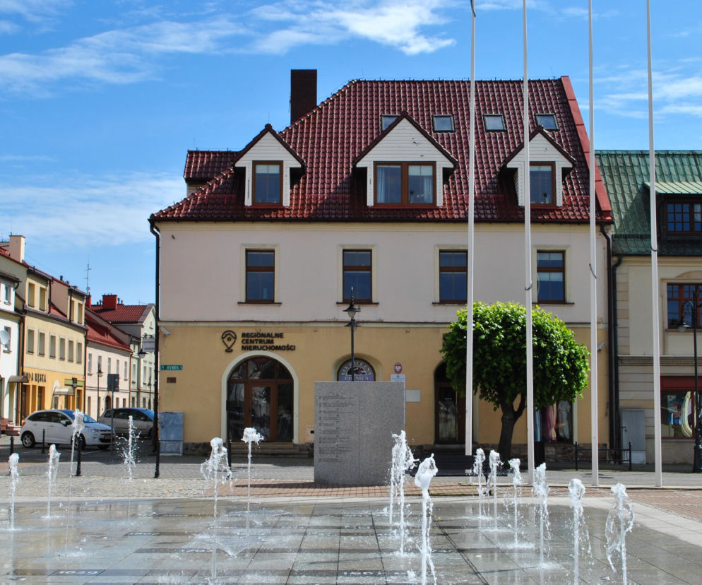 To miasto na Śląsku zachwyca kamienicami na rynku. Znajduje się w nim też najpiękniejszy pałac w województwie