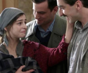 Czas honoru 7 sezon. Lena (Agnieszka Więdłocha), Janek (Antoni Pawlicki), Romek (Piotr Żurawski)