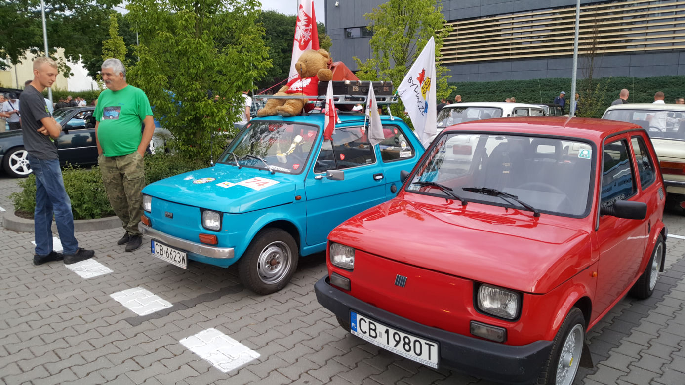 Bydgoskie Klasyki Nocą po raz kolejny oczarowały miłośników zabytkowych aut! [ZDJĘCIA]