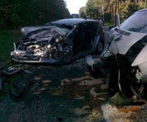 WYPADEK, KNUROWIEC: W zderzeniu busa i toyoty ZGINĘŁY 4 OSOBY, w tym 3 DZIECI