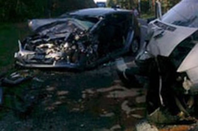 WYPADEK, KNUROWIEC: W zderzeniu busa i toyoty ZGINĘŁY 4 OSOBY, w tym 3 DZIECI