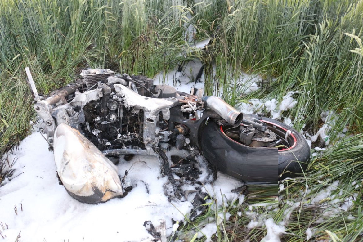 45-letni motocyklista wypadł z drogi i zmarł. Tragiczny wypadek w Gniewkowie