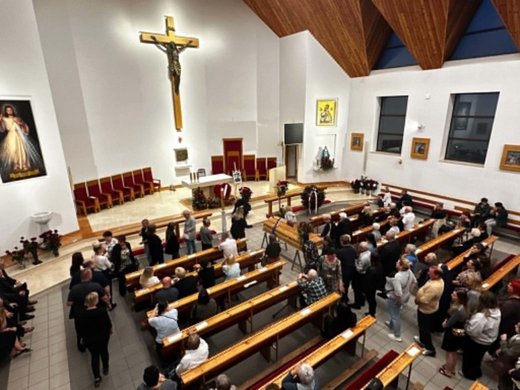 Mieszkańcy Lęborka żegnają księdza, który utonął w Darłówku