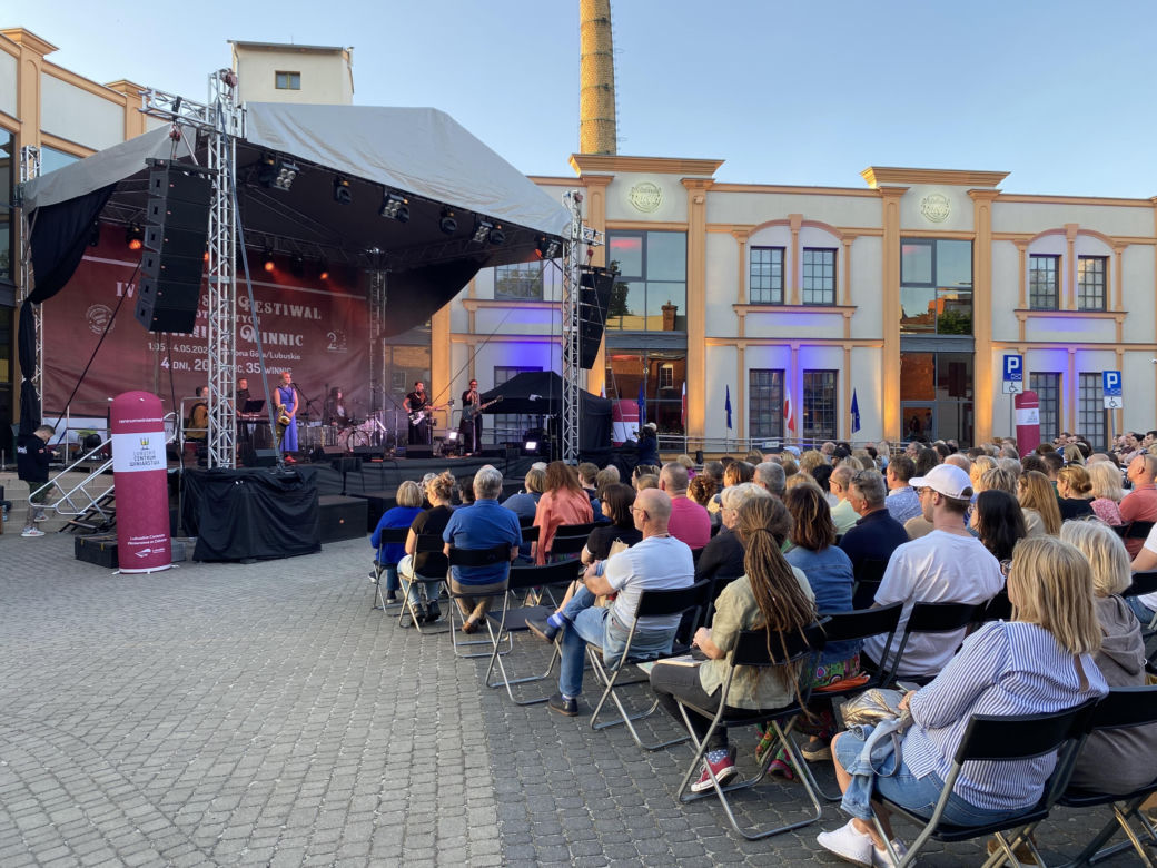  IV Lubuski Festiwal Piwnic i Winnic w Zielonej Górze. Koncert zagrał Czesław Śpiewa