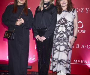 Książkiewicz pokazała majtki, Olejnik jak diwa i Grochowska w zbroi. Tłum gwiazd na pokazie Baczyńskiej