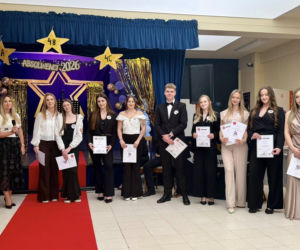 Dzień pełen emocji i wzruszeń. Maturzyści Baczyńskiego w Starachowicach żegnają szkołę