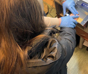 Trzy kobiety wpadły w ręce policji po serii kradzieży w sklepach odzieżowych. W sprzedaży łupów pomagał im ojciec