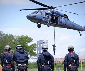 Lublin: Policyjny helikopter krążył nad miastem. Poważne działania policyjnych komandosów 