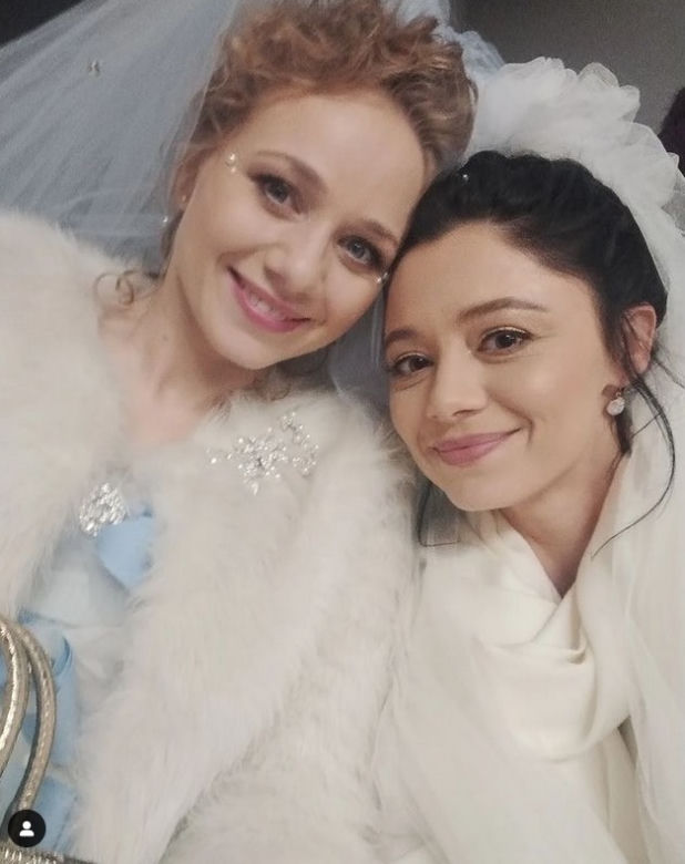 Papiery na szczęścia na planie. Marta (Adriana Kalska), Beatka (Barbara Garstka)