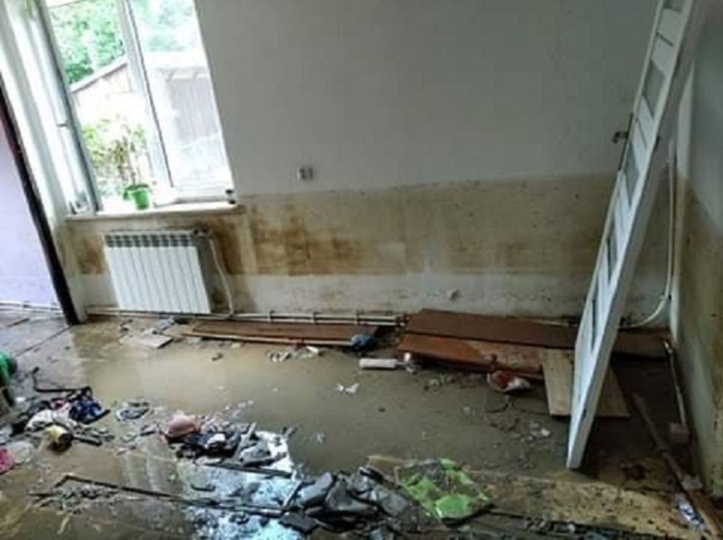 Kańczuga. Matka i jej dwie córki straciły mieszkanie w powodzi, potrzebują pomocy!