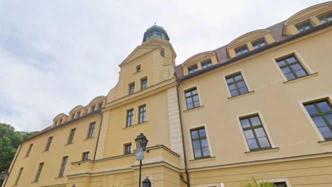 To nie muzeum ani hotel. W tym zamku w Polsce działa starostwo