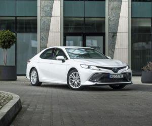 Toyota Camry 2.5 Hybrid 218 KM e-CVT Executive + VIP