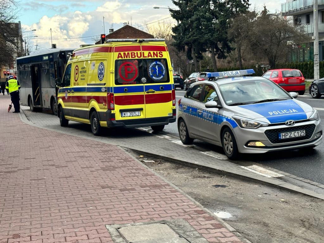 Makabra w Pruszkowie. Autobus zmiażdżył staruszce stopę