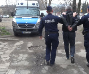 Śląska policja rozbiła gang sutenerów! Zarabiali na cudzej prostytucji [ZDJĘCIA]