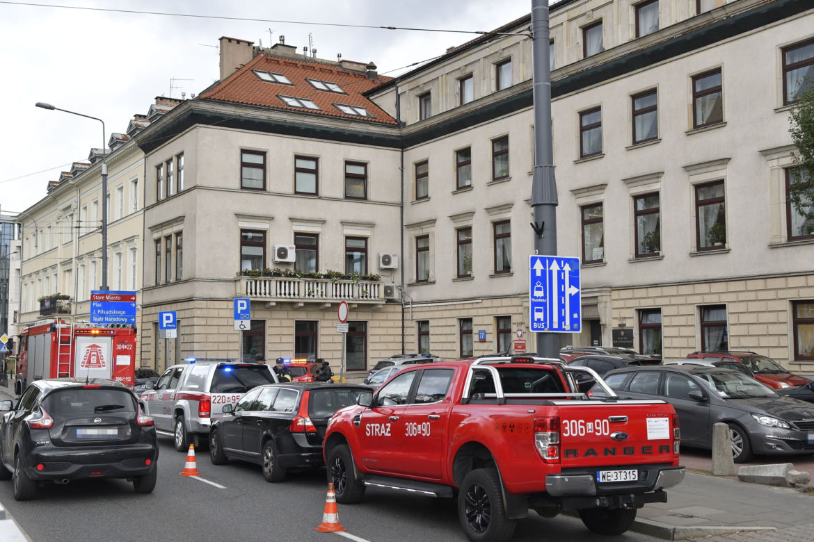 Pilna akcja służb pod biurem rzecznika praw obywatelskich. Tajemnicza fiolka w kopercie 