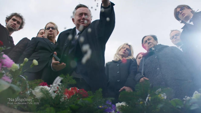 Na Wspólnej, odc. 4268. Włodek (Mieczysław Hryniewicz), Monika (Sylwia Gliwa), Renata (Marta Jankowska), Sławek (Mariusz Słupiński), Żaneta (Anna Guzik),Helena (Małgorzata Peczyńska), Damian (Waldemar Błaszczyk), Kajtek (Mikołaj Szostek)