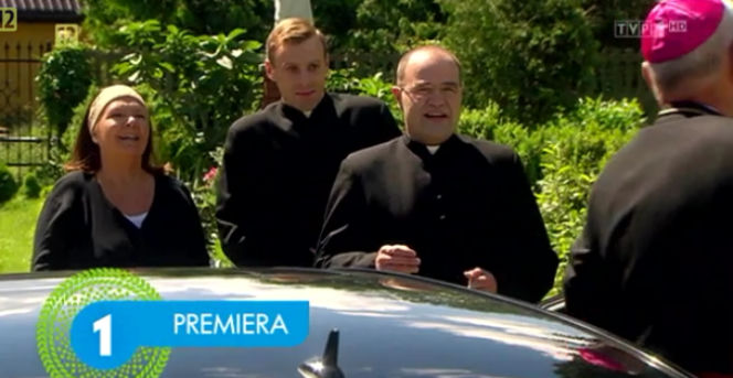 Ranczo 8 sezon. Ksiądz (Cezary Żak), Michałowa (Marta Lipińska), wikary Maciej (Mateusz Rusin