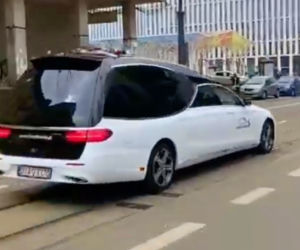 Krzysztof Krawczyk w ostatnią podróż pojechał białym karawanem 