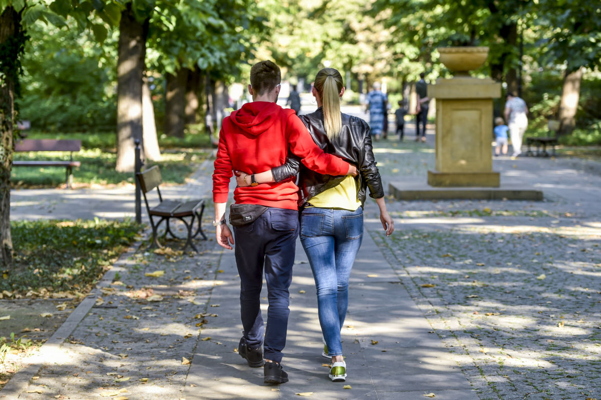 Aktorzy serialu "Gliniarze" na randce w parku