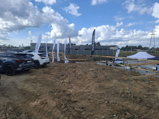 Budowa salonu Lexusa