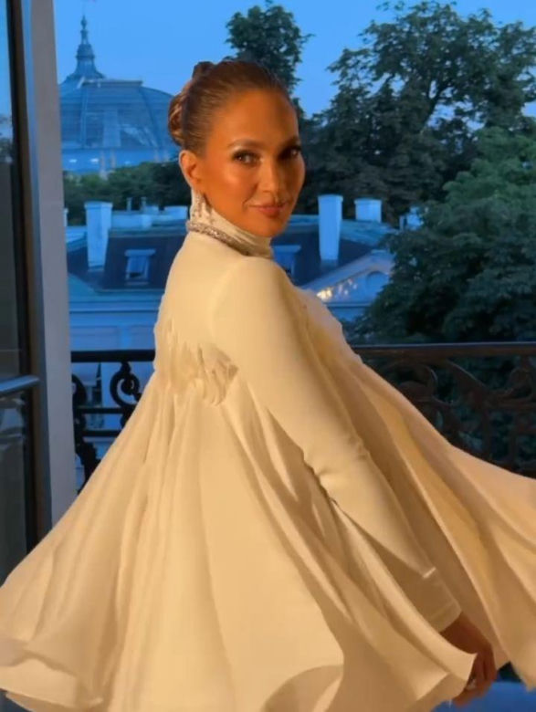 Jennifer Lopez w sukni Stephane'a Rollanda