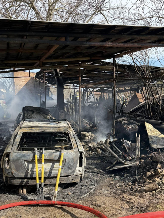 Dramatyczna walka z ogniem. Auta płonęły jak zapałki, dwie osoby w szpitalu!