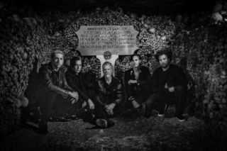 Queens of the Stone Age na trasie z System of a Down! Jakiej setlisty można się spodziewać na koncertach w Polsce?