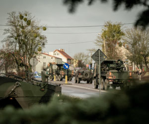 Orzysz. Szturm na urząd miejski. Żołnierze zablokowali centrum miasta [ZDJĘCIA]