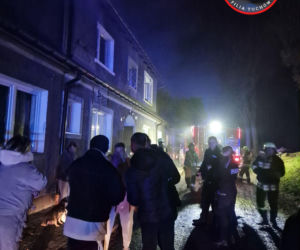 Pożar mieszkania w bloku przy ul. Wołowej w Tuchowie. Ewakuowano 13 osób