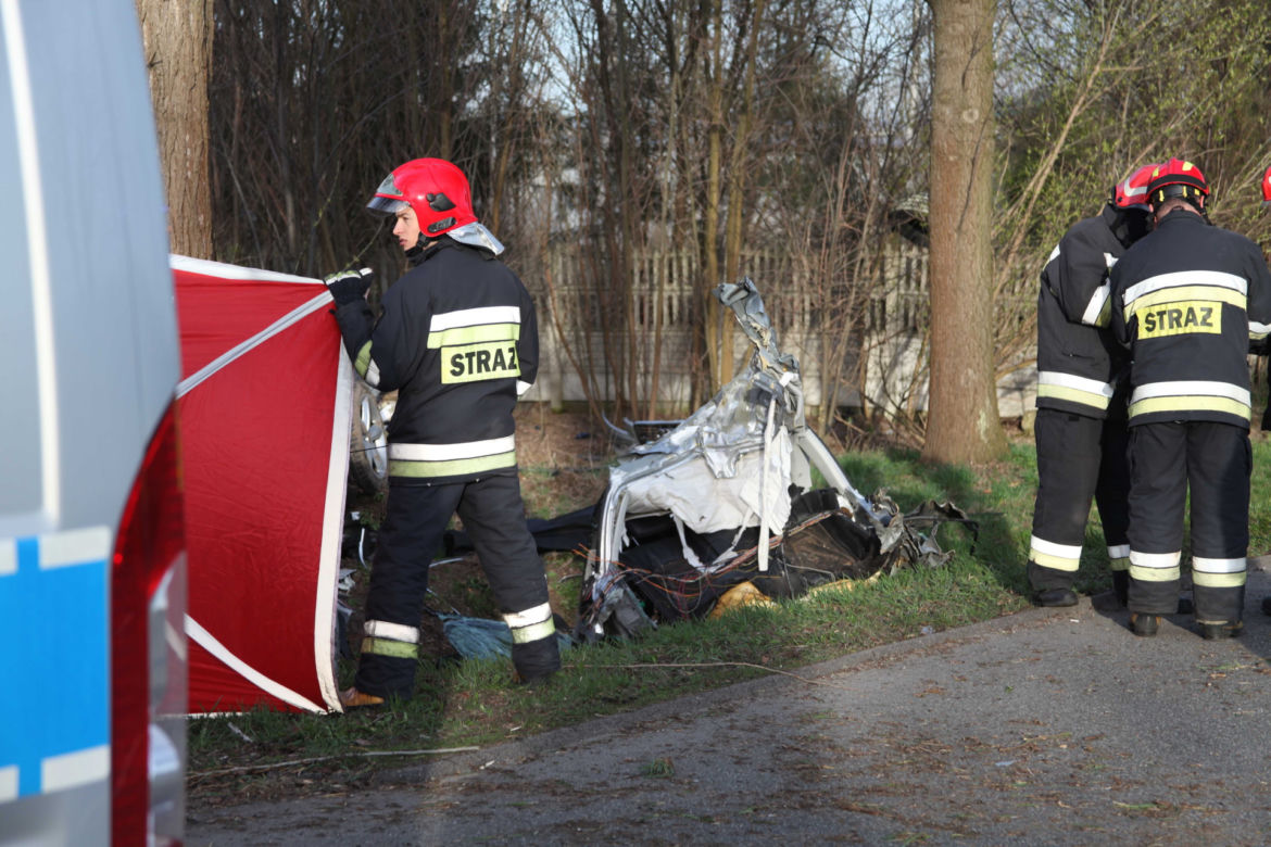 Razem się urodzili i razem zginęli. Audi bliźniaków roztrzaskało się o przydrożne drzewo 
