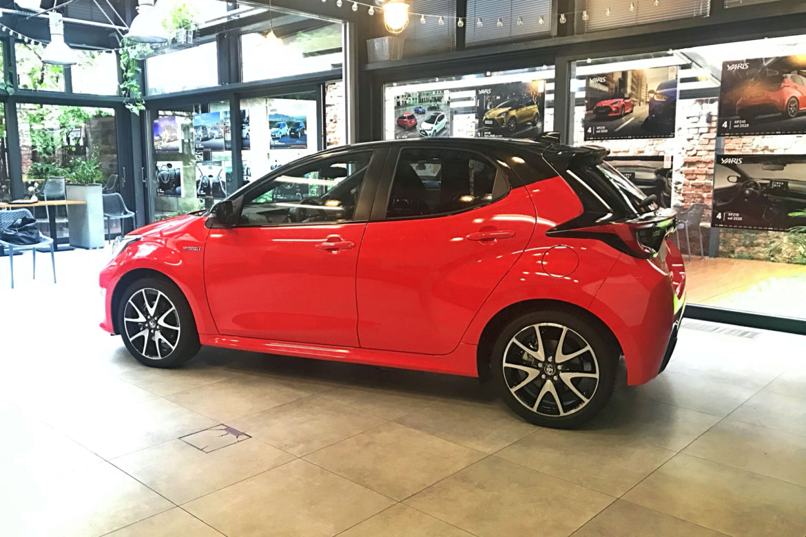 Toyota Yaris 1.5 Hybrid 116 KM e-CVT 