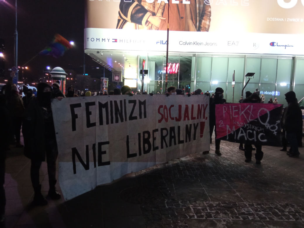 Strajk Kobiet w Warszawie. Takie transparenty mieli ze sobą protestujący (29.01.2021)