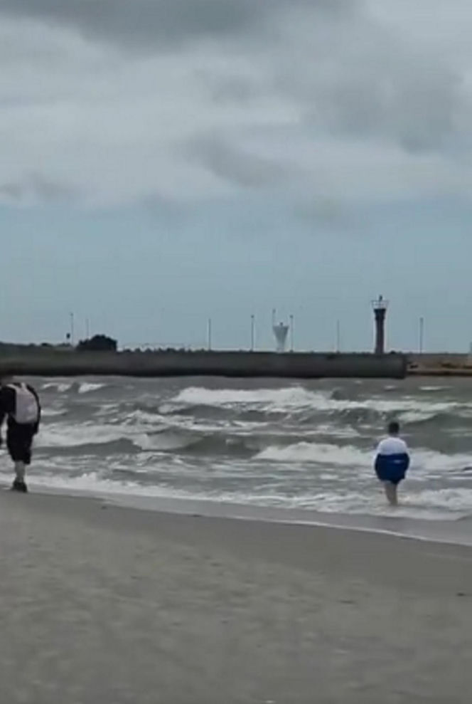 Jak zgubić dziecko na plaży? Właśnie tak! Dyrektor SAR pokazał szokujące nagranie: „Opamiętajcie się!”
