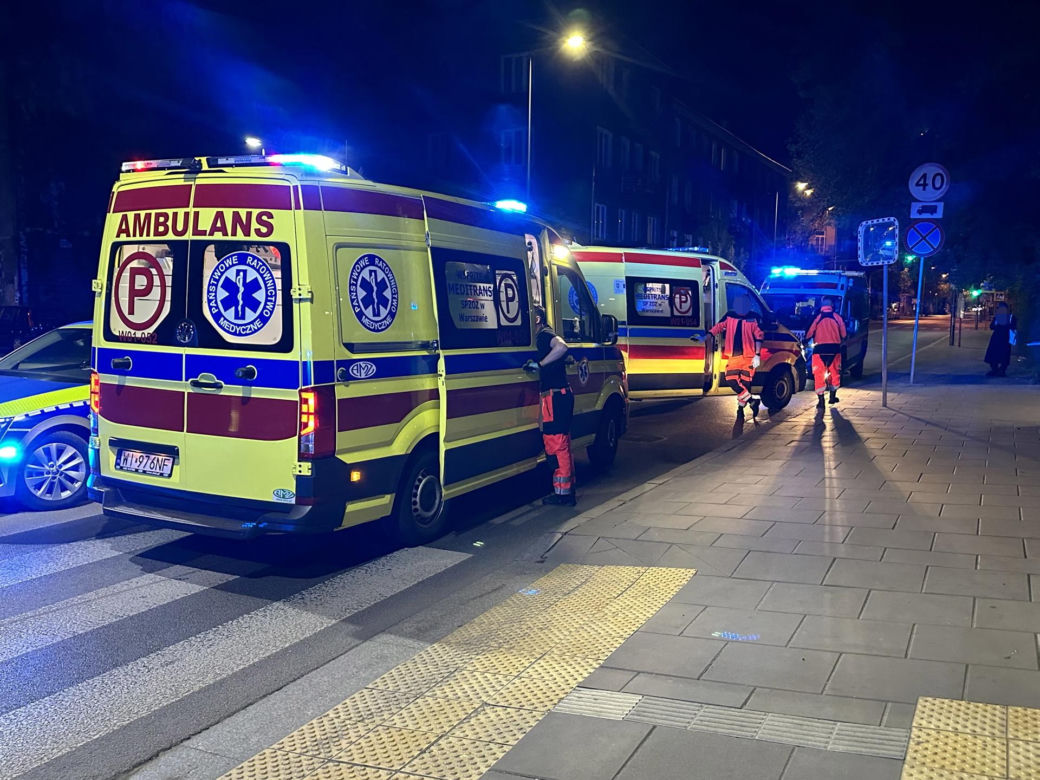 Kilka osób potrąconych na Pradze-Północ. Wariat wjechał na chodnik, przejechał ludzi i uciekł. Ważny apel policji