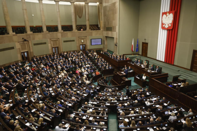 Jak wyglądałby podział mandatów, gdyby wybory odbyły się dziś? Zaskakujący scenariusz