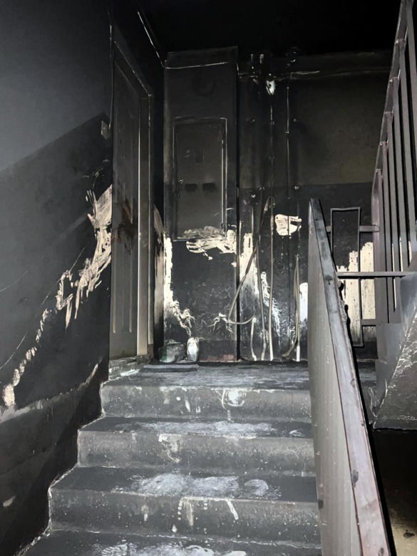 Pożar w bloku w Stalowej Woli. Mężczyzna wyskoczył na balkon niżej 
