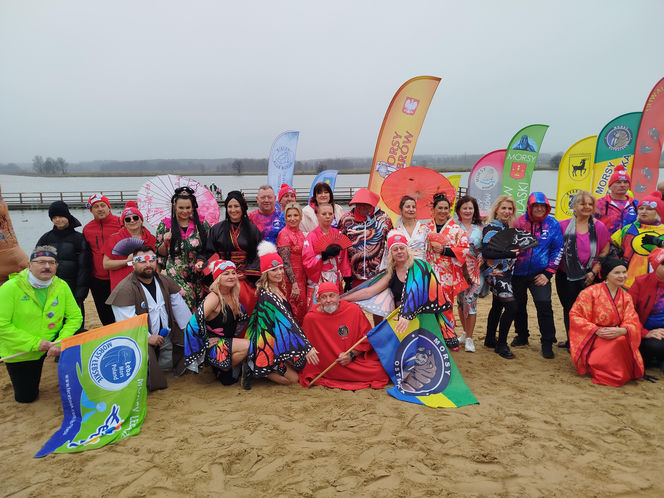 Mazowieckie Morsy otworzyły sezon morsowania 2025/2026 nad zalewem w Siedlcach