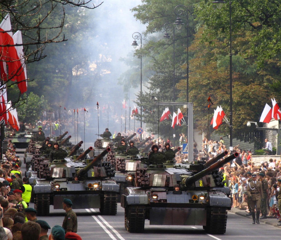 Wielka defilada w Warszawie. To Lech Kaczyński rozpoczął wojskowe pokazy w 2007 roku