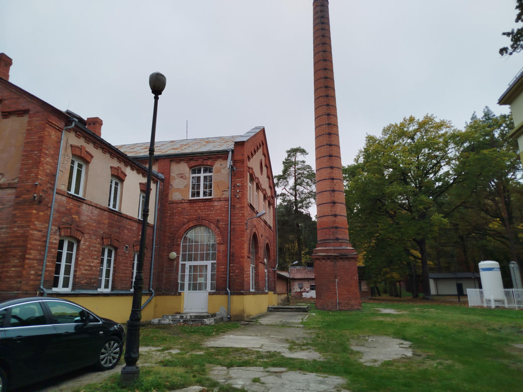 Zabytkowe budynki Lodowni i Kotłowni oraz zespół sanatoryjno-parkowy w Rudce przejdą rewitalizację. Inwestycje będą realizowane do 2028 roku