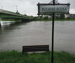 Ulewy w Krakowie 23.05.2019: Wylała Wisła, zalane są bulwary