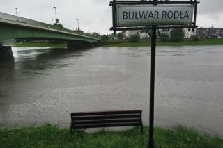 Ulewy w Krakowie 23.05.2019: Wisła wylała na bulwary, są zalania [ZDJĘCIA, WIDEO]