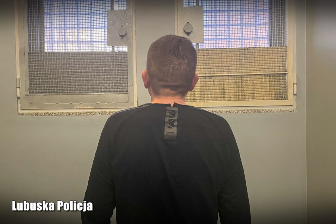 Pościg za złodziejem z Niemiec przerwany przez uszkodzenie auta! Do akcji ruszyli polscy policjanci [ZDJĘCIA]. 
