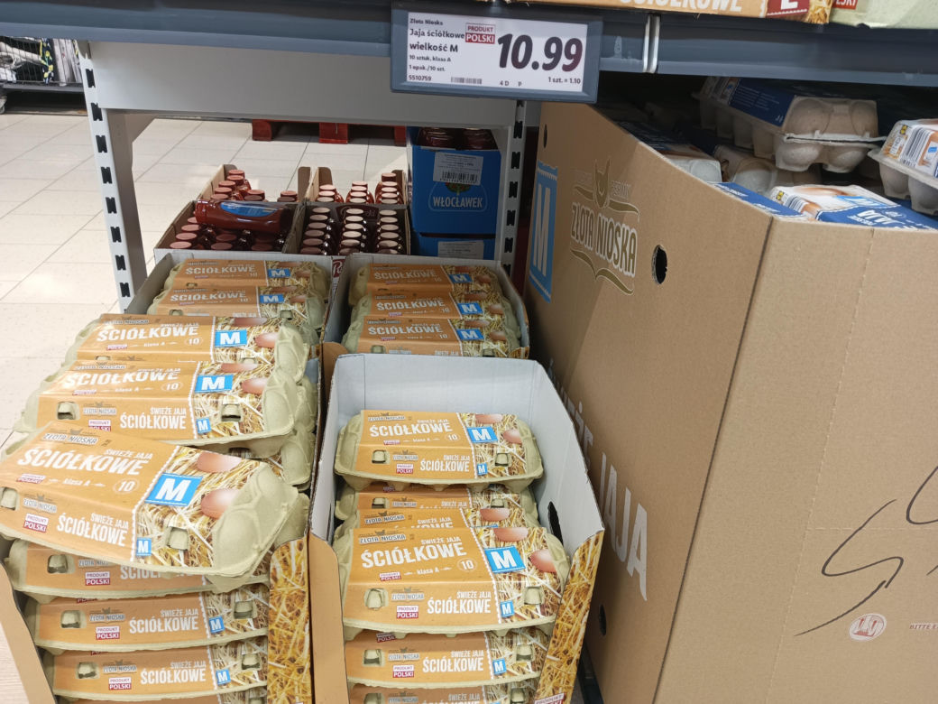 Porównaliśmy ceny w polskim i niemieckim markecie. Gdzie zarobimy tańsze zakupy na Wielkanoc? 