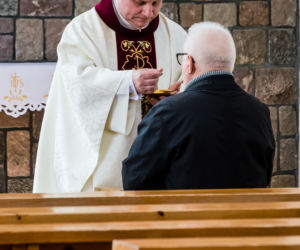 Koronawirus w Trójmieście. Ochroniarze Lecha Wałęsy w maseczkach