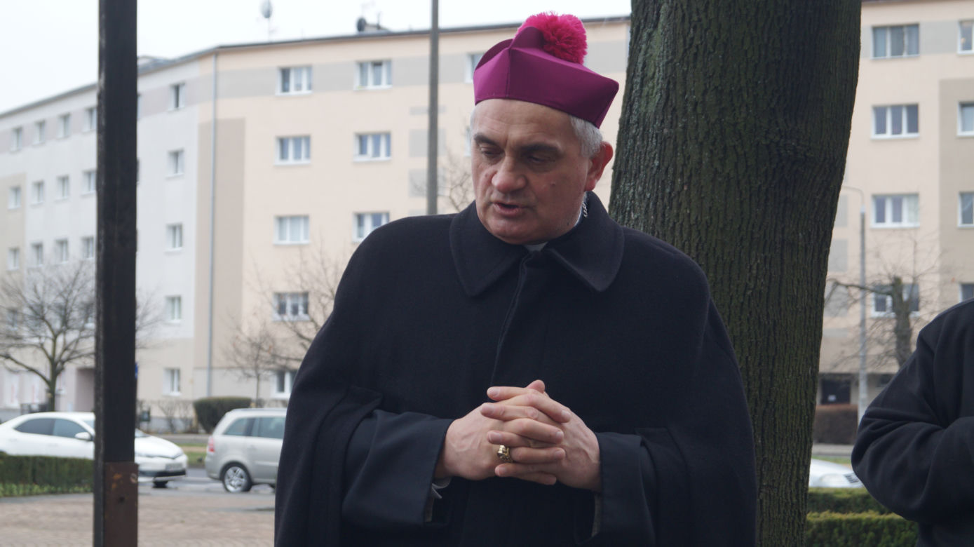 Wigilia dla bezdomnych i potrzebujących przed bydgoską Bazyliką [ZDJĘCIA]