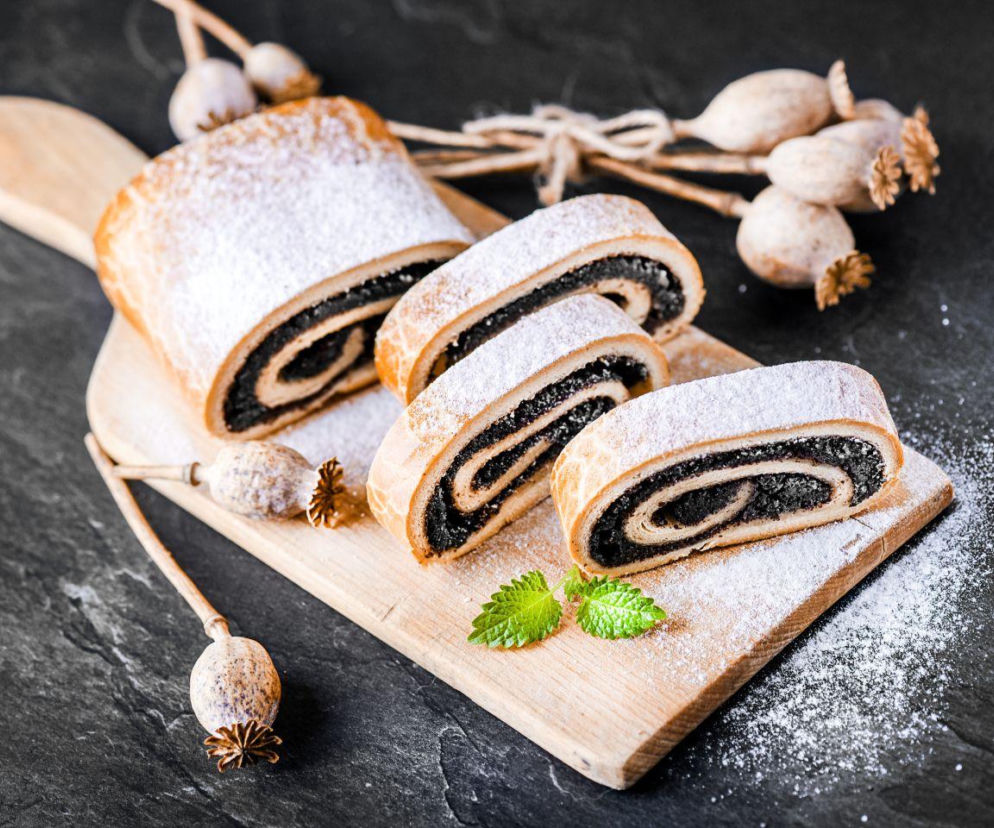 strucla makowa z jabłkami