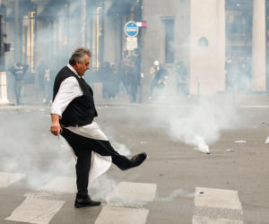Francja płonie, Macronowie się bawią! Te zdjęcia oburzyły Francuzów
